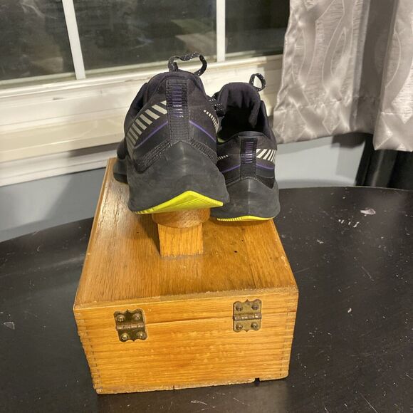 Nike Women's Zoom Winflo‎ Utility Shield Size W 7 Black Purple Water Repellent - Picture 4 of 7